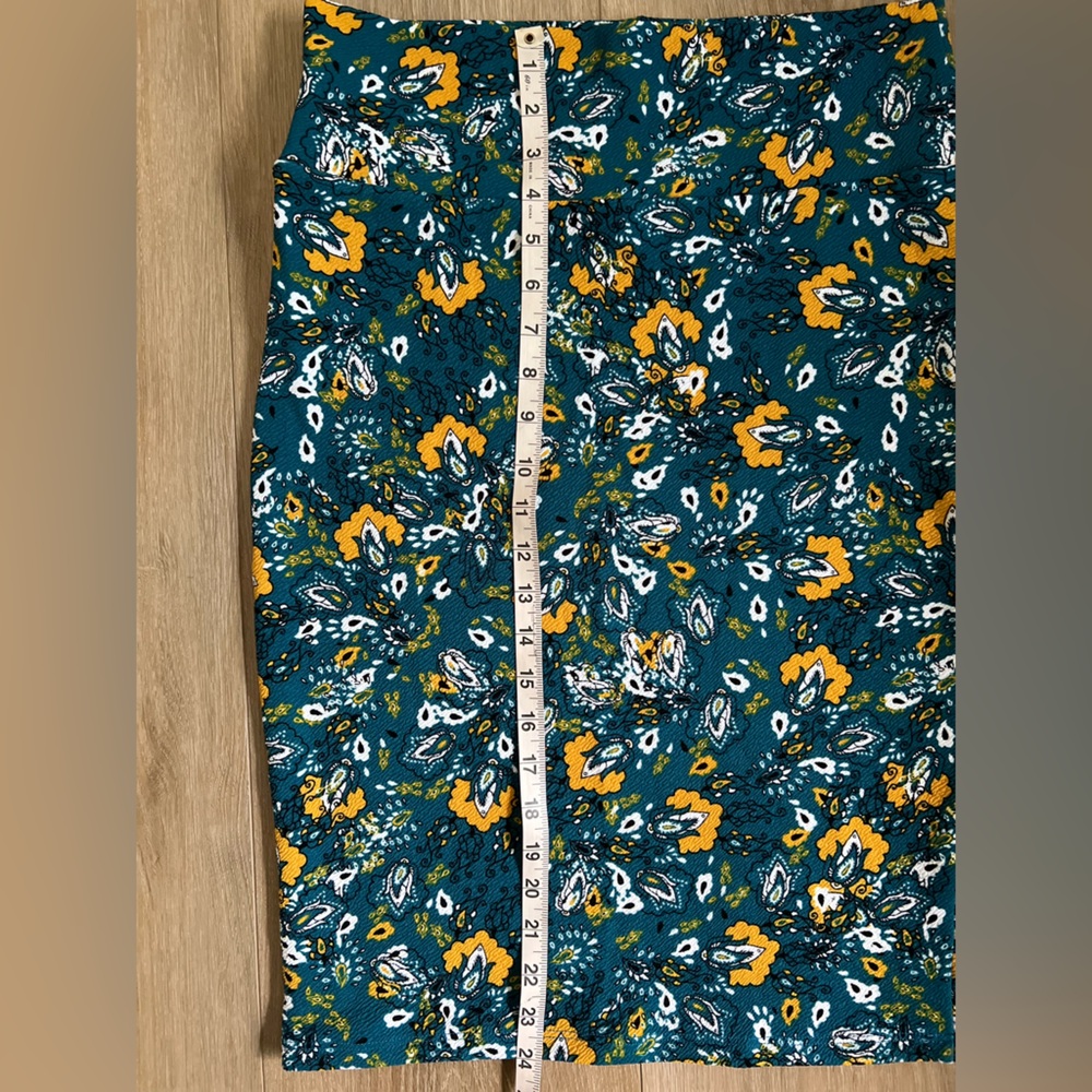 LULAROE Cassie Skirt - Picture 5 of 8